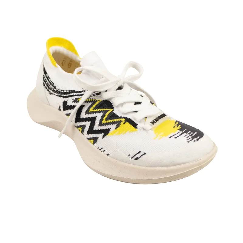 Shoes for ultra-runners training-White And Black ACBC Fly Knit Chevron Low Top Sneakers