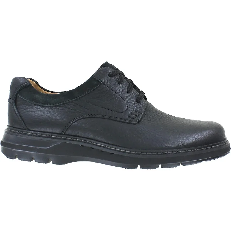 casual shoes for fitness enthusiasts-Men's Clarks Un Ramble Lo Black Leather